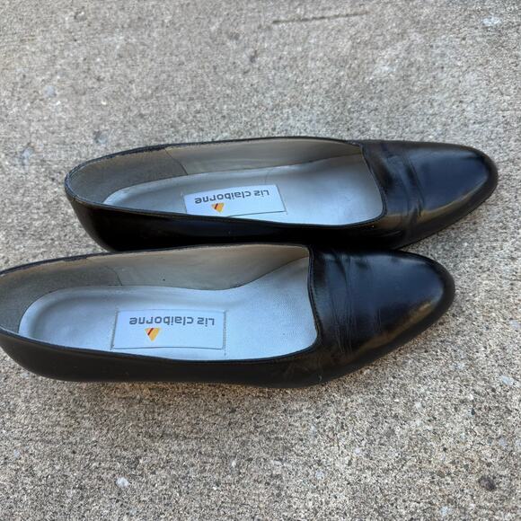 Classic Liz Claiborne Black Leather Low Heel Pumps - 7M - Picture 5 of 9